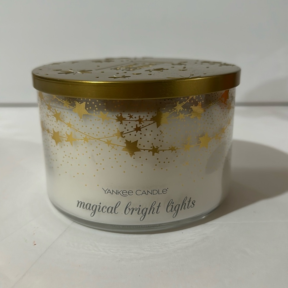 NEW Yankee Candle Magical Bright Lights - Christmas Candle - 3 Wick